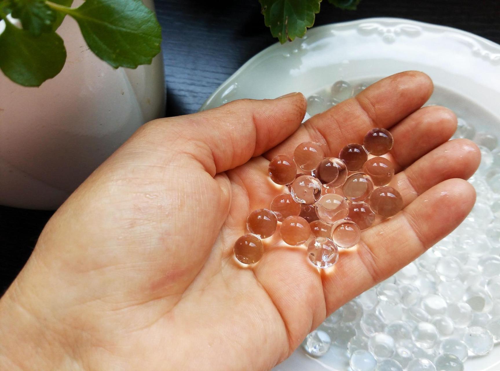 Gelled water: definition, uses, and applications